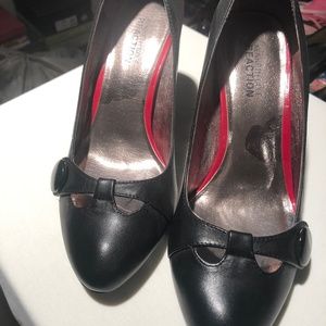 Kenneth Cole Reaction Black Pumps size 7.5